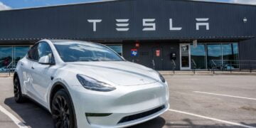 Tesla to layoff 14,000 staffers in its bid to save cost