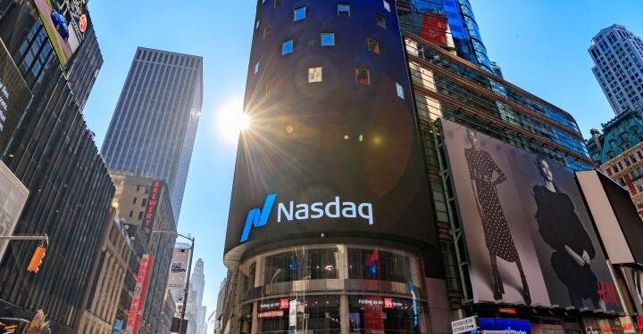 Market Report: Nifty IT index, Nasdaq clock weekly gain