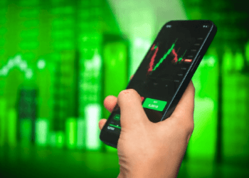 Superhero trading app enhances features with instant funding and rewards