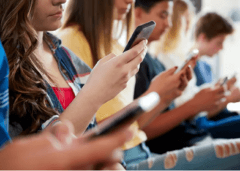 US teens spend more time online than ever before