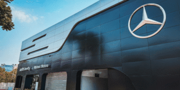 Mercedes-Benz strengthens its network in southern India with three new luxury facilities