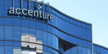 Accenture forecasts slower growth as clients cut tech spending