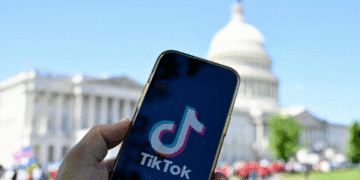 Trump signs order to sell TikTok US to American investors