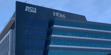 Infosys adds over 8,000 employees and plans to hire more