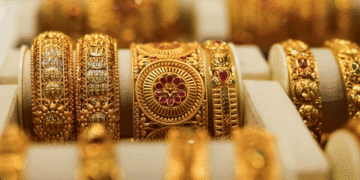 Gold surges 2.4% on Fed rate cut hopes and weak U.S. economic data