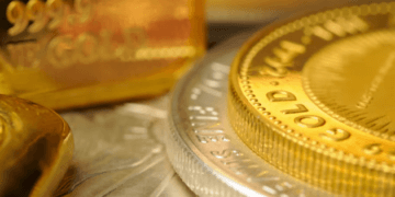 Gold extends rally on Fed’s softer stance; Silver eases after historic high