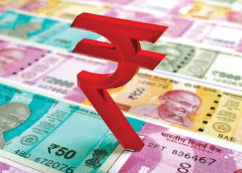 Rupee tanks to record 90.14; Experts say weak currency is likely to aid exports