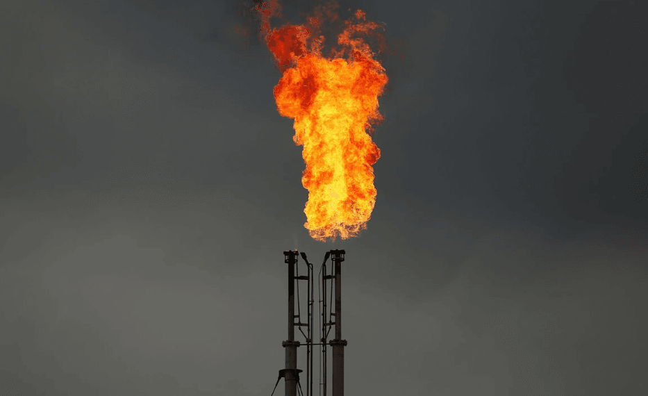 Crude oil drops nearly 10%, natural gas slides on easing geopolitical tensions