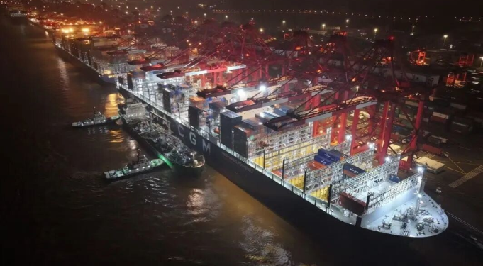 Shanghai Electric delivers first large-scale biomethanol bunkering for international shipping