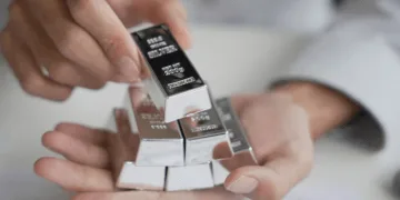 Flash crash: Silver drops from $96 to $81