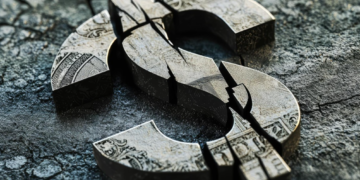 Dollar dominance at 26-year low reflects structural shift