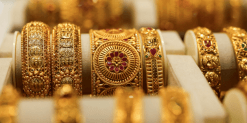 Gold slips amid Iran tensions, oil jumps on Hormuz attack; Fed holds rates steady