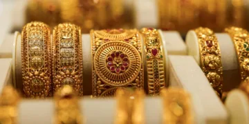 Gold slips amid Iran tensions, oil jumps on Hormuz attack; Fed holds rates steady