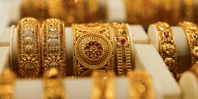 Gold slips amid Iran tensions, oil jumps on Hormuz attack; Fed holds rates steady