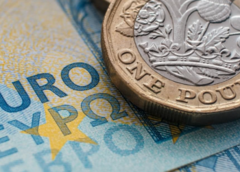 Euro remains under pressure as energy shock and strong dollar weigh on EUR/USD