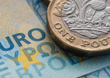 Euro remains under pressure as energy shock and strong dollar weigh on EUR/USD
