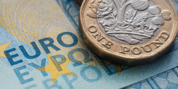 Euro remains under pressure as energy shock and strong dollar weigh on EUR/USD
